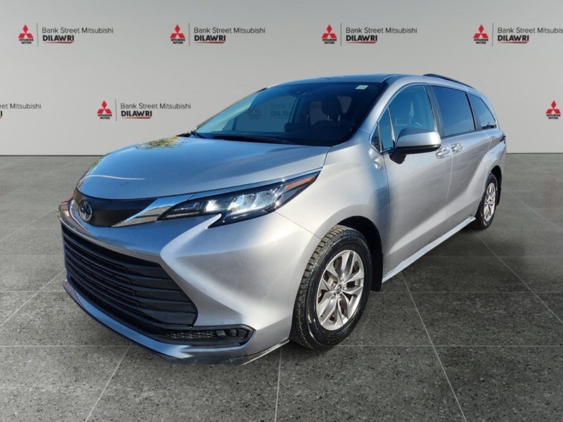 2022 Toyota Sienna LE 8-Passenger FWD