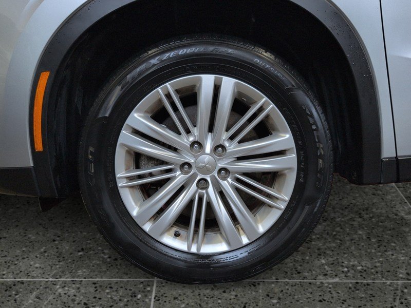 2024 Mitsubishi Outlander ES S-AWC