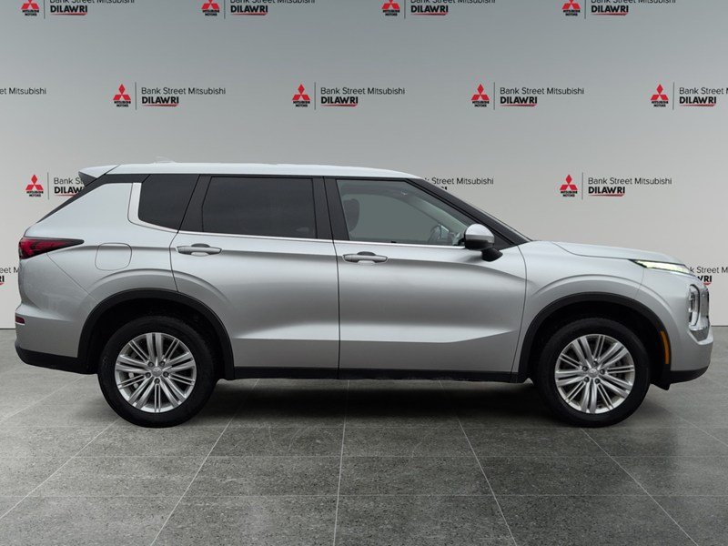 2024 Mitsubishi Outlander ES S-AWC