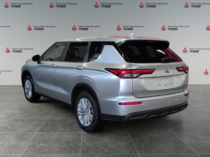 2024 Mitsubishi Outlander ES S-AWC