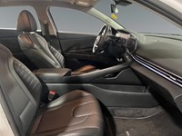 2025 Hyundai Elantra Luxury IVT