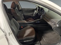 2024 Hyundai Elantra Preferred IVT