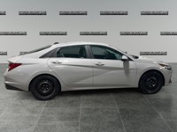 2023 Hyundai Elantra Luxury IVT w/Two-Tone Interior