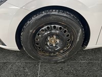 2023 Hyundai Elantra Luxury IVT w/Two-Tone Interior