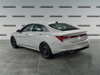 2023 Hyundai Elantra Luxury IVT w/Two-Tone Interior
