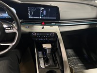 2023 Hyundai Elantra Luxury IVT w/Two-Tone Interior