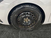 2023 Hyundai Elantra Luxury IVT w/Two-Tone Interior