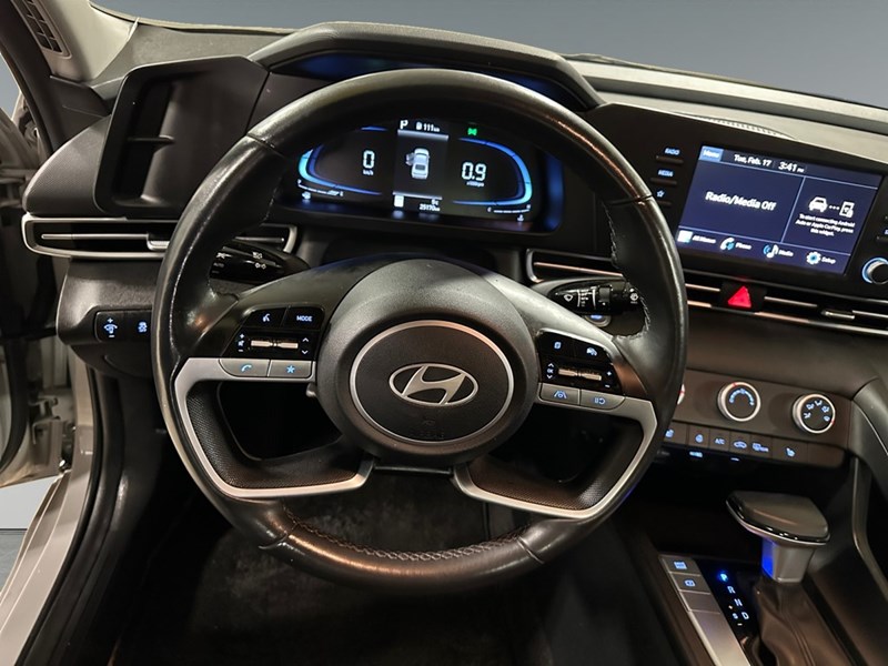 2025 Hyundai Elantra Preferred IVT