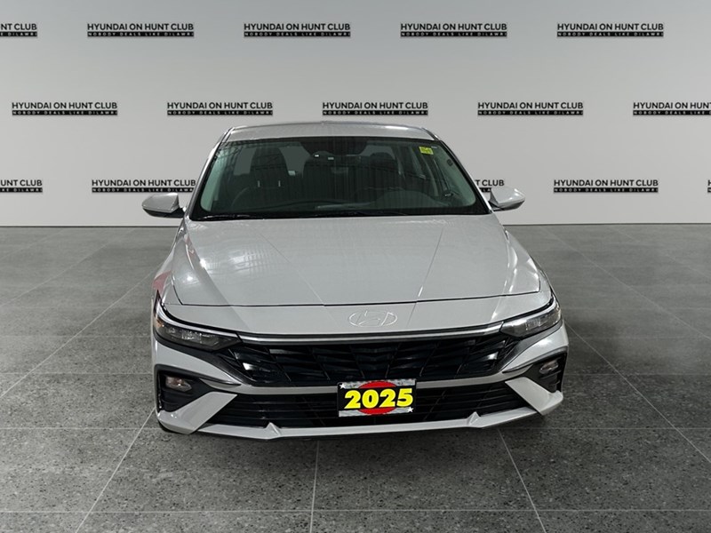 2025 Hyundai Elantra Preferred IVT