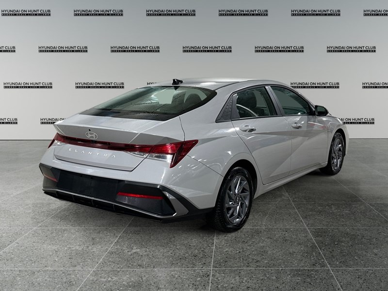 2025 Hyundai Elantra Preferred IVT