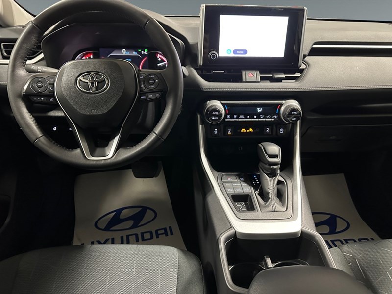 2025 Toyota RAV4 XLE AWD