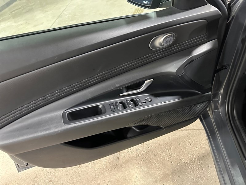 2025 Hyundai Elantra Preferred IVT w/Tech Pkg