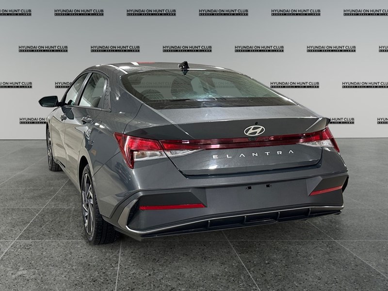 2025 Hyundai Elantra Preferred IVT w/Tech Pkg