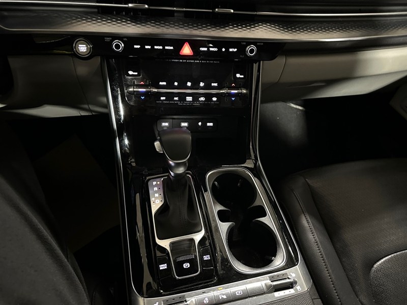 2024 Kia Carnival SX FWD