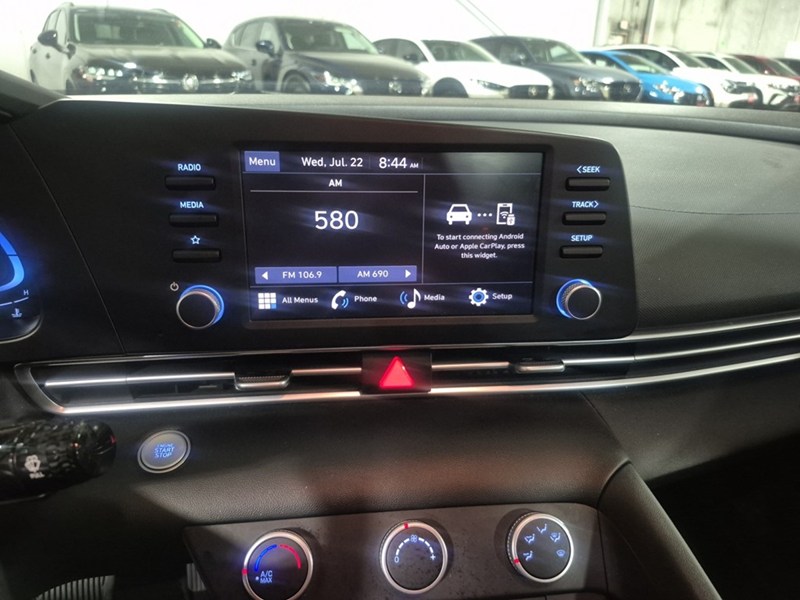 2024 Hyundai Elantra Preferred IVT