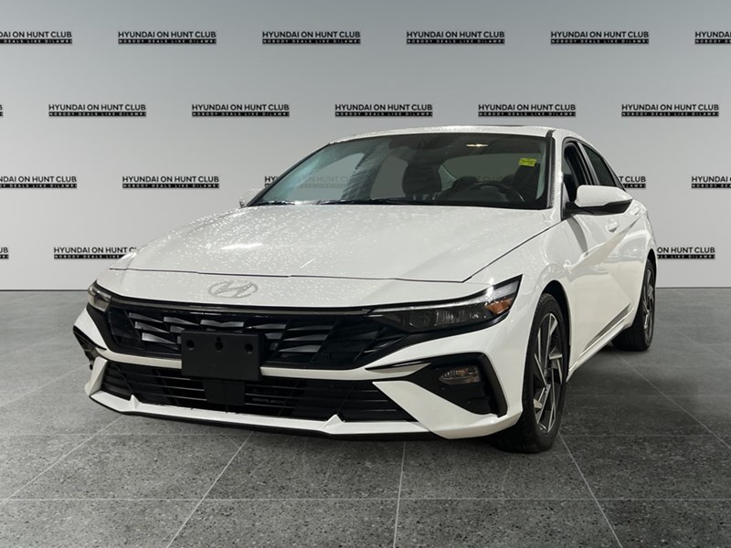 2025 Hyundai Elantra Luxury IVT