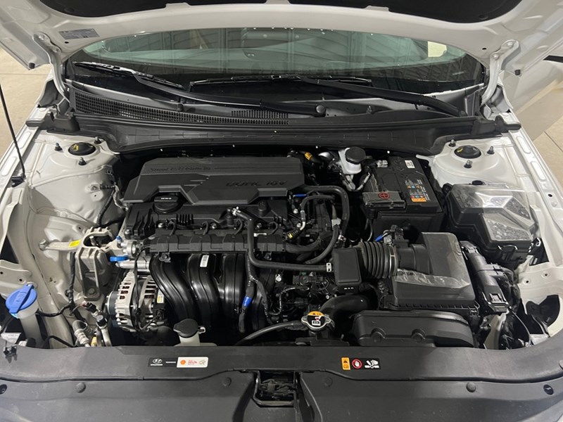 2025 Hyundai Elantra Luxury IVT