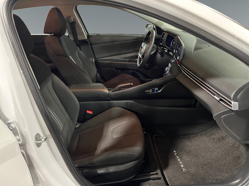 2024 Hyundai Elantra Preferred IVT