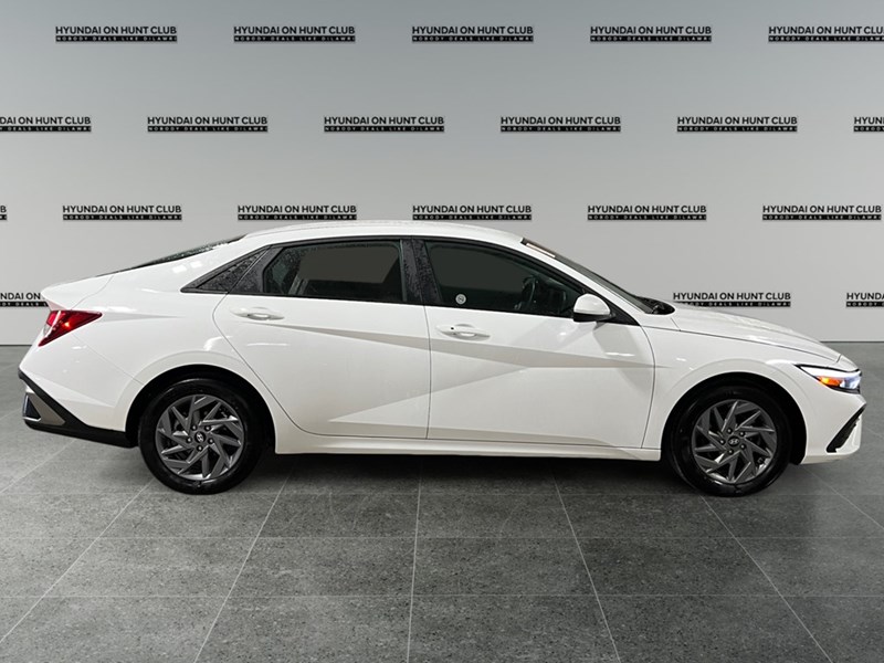 2024 Hyundai Elantra Preferred IVT