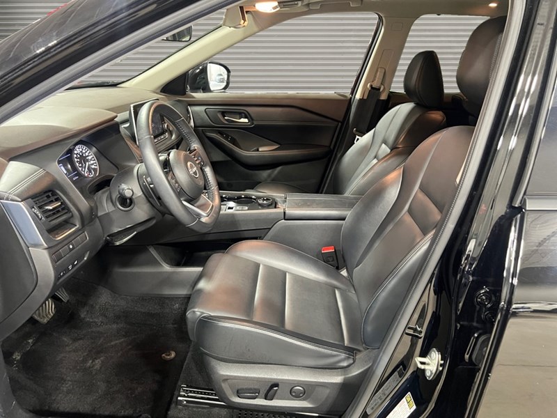 2023 Nissan Rogue AWD SV Midnight Edition