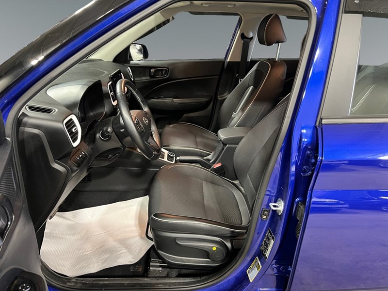 2022 Hyundai Venue Ultimate IVT w/Black Interior
