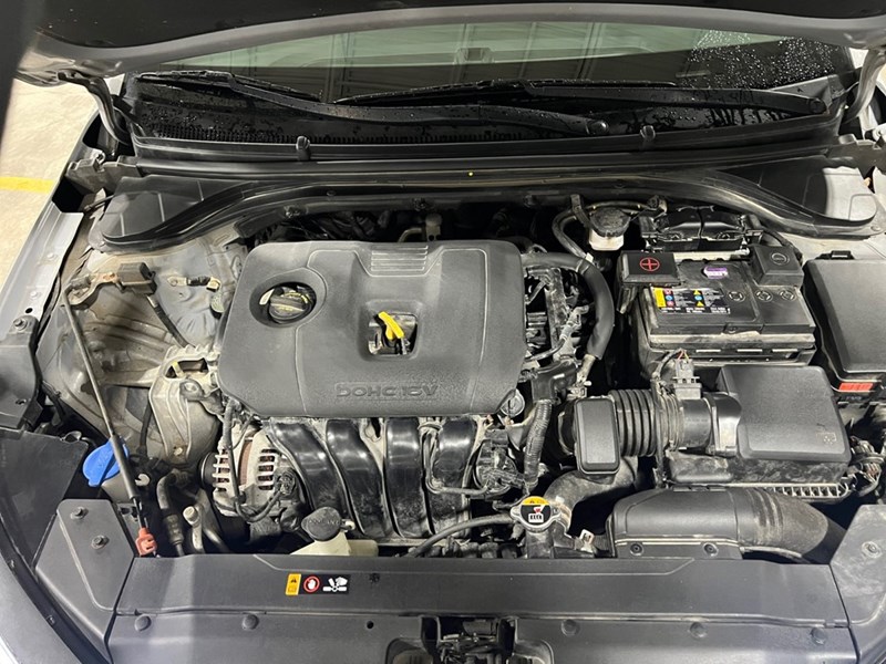 2020 Hyundai Elantra Preferred w/Sun & Safety Package IVT