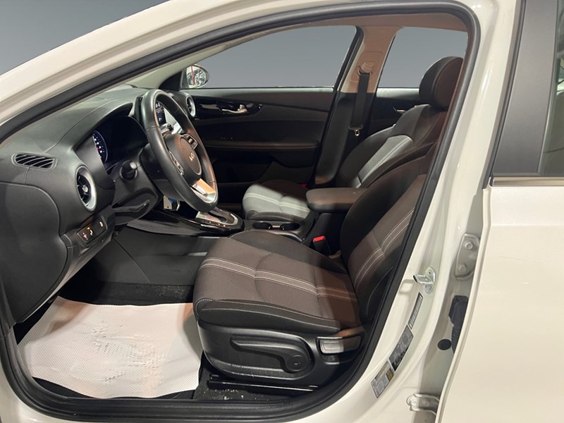 2024 Kia Forte EX IVT