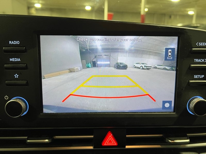 2022 Hyundai Elantra Preferred IVT w/Sun & Tech Package