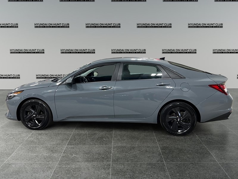 2022 Hyundai Elantra Preferred IVT w/Sun & Tech Package