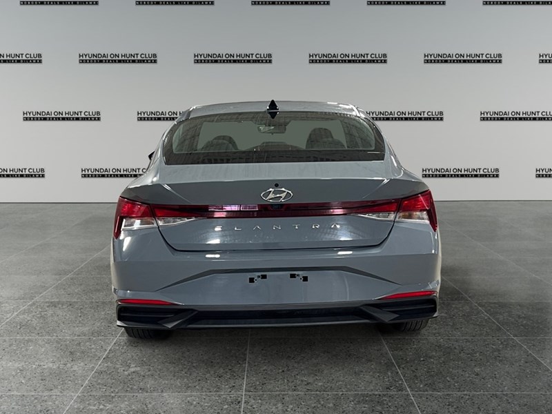 2022 Hyundai Elantra Preferred IVT w/Sun & Tech Package