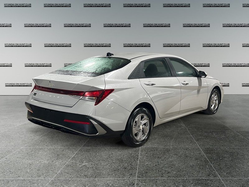 2025 Hyundai Elantra Essential IVT