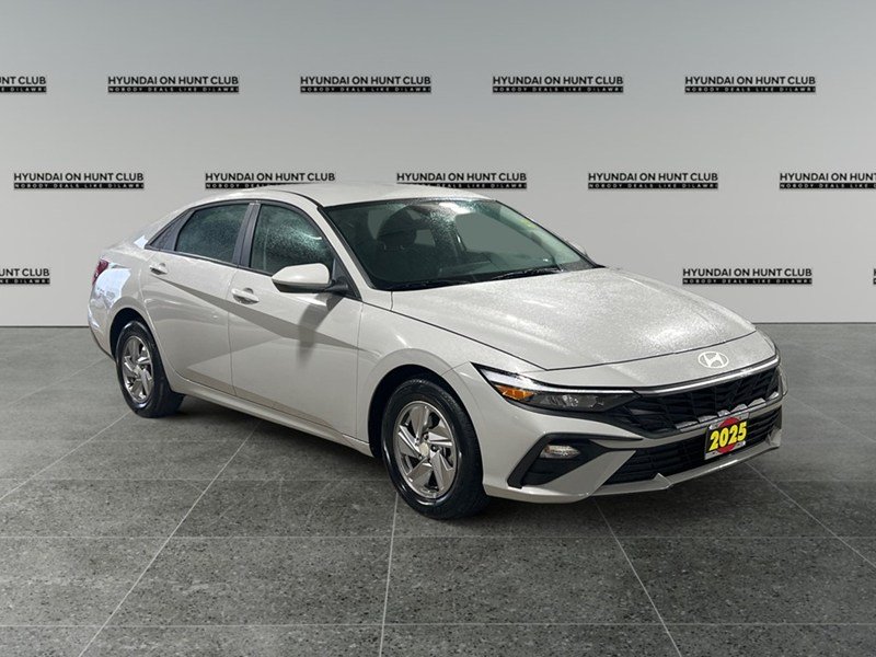 2025 Hyundai Elantra Essential IVT