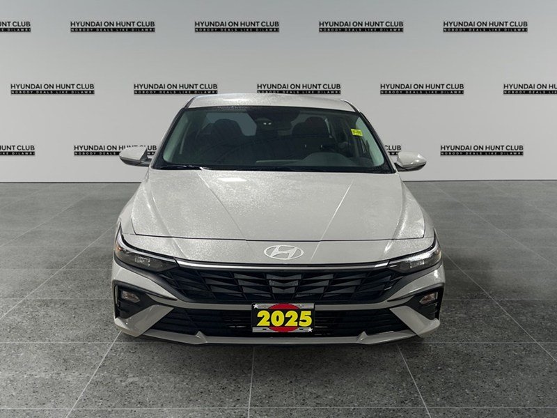 2025 Hyundai Elantra Essential IVT