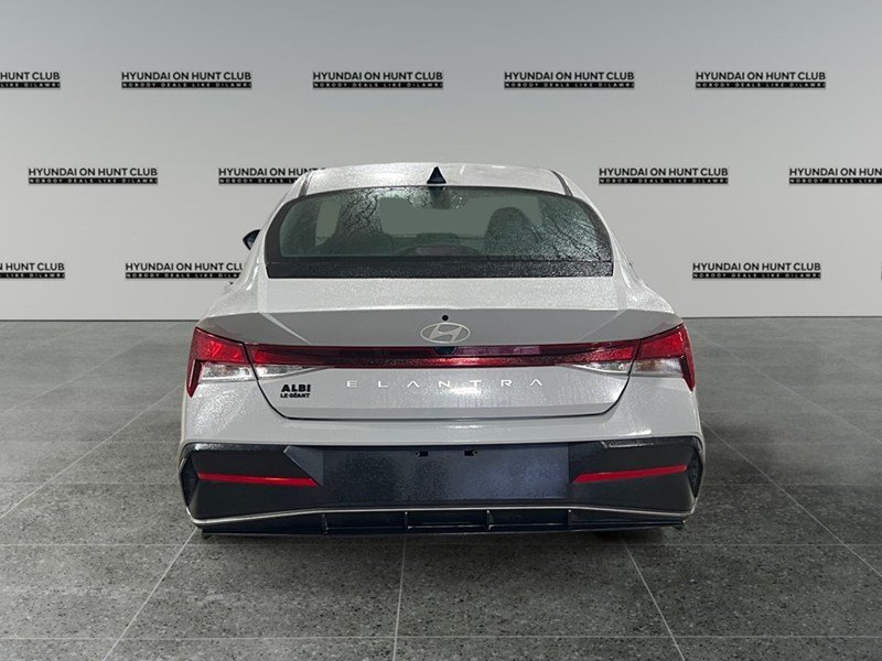 2025 Hyundai Elantra Essential IVT