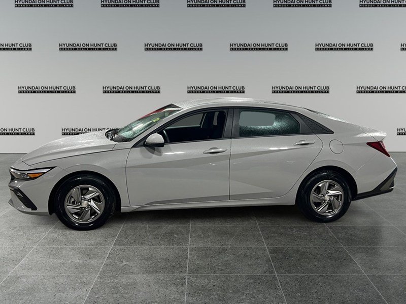 2025 Hyundai Elantra Essential IVT