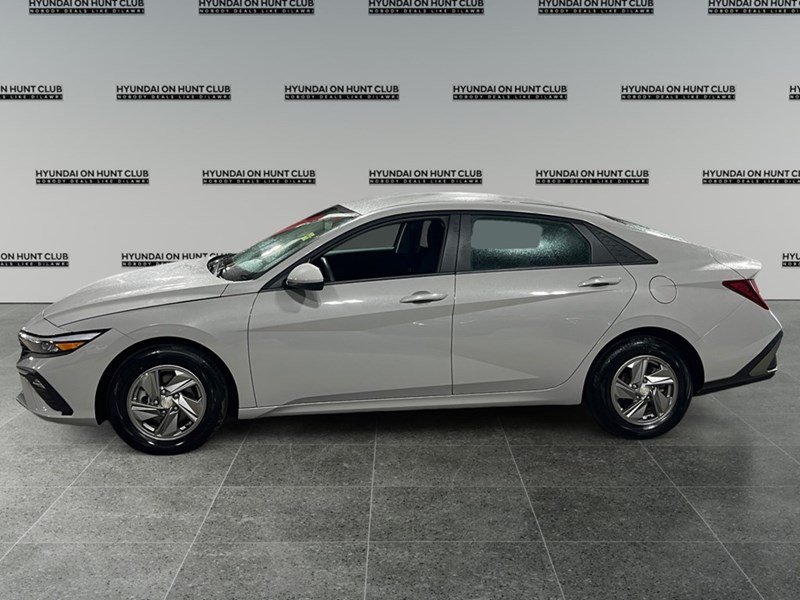2025 Hyundai Elantra Essential IVT