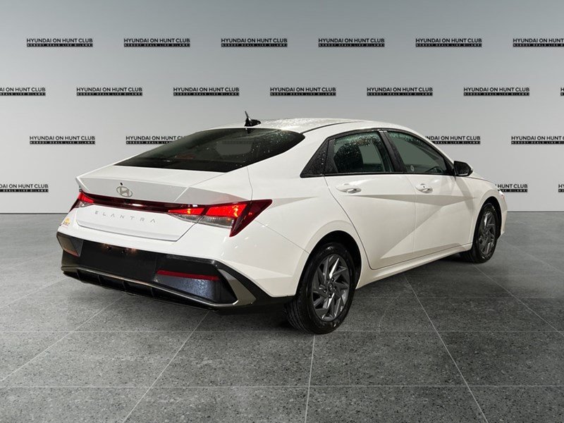 2024 Hyundai Elantra Preferred IVT