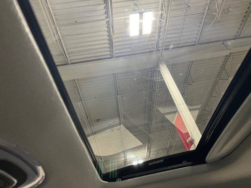 2023 Hyundai Elantra Luxury IVT w/Two-Tone Interior