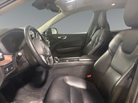 2022 Volvo XC60 B6 AWD Momentum