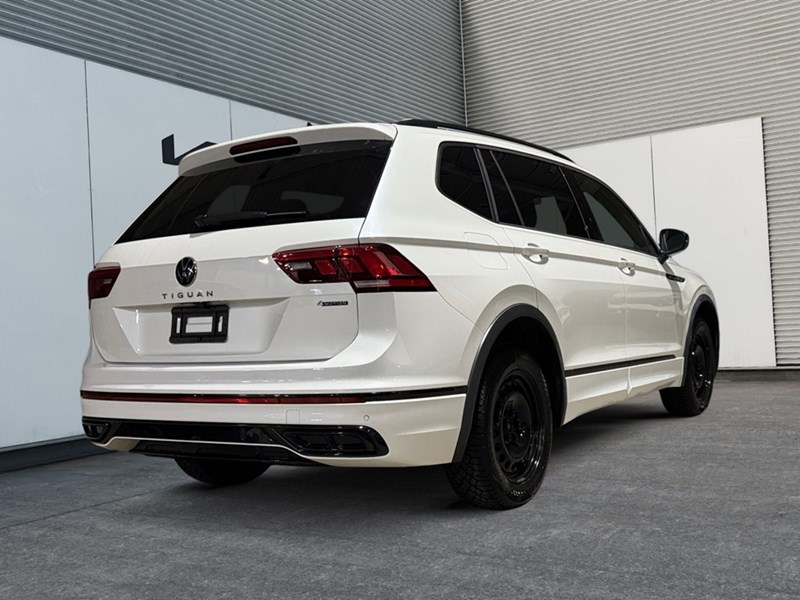 2023 Volkswagen Tiguan Comfortline R-Line Black Edition 4MOTION