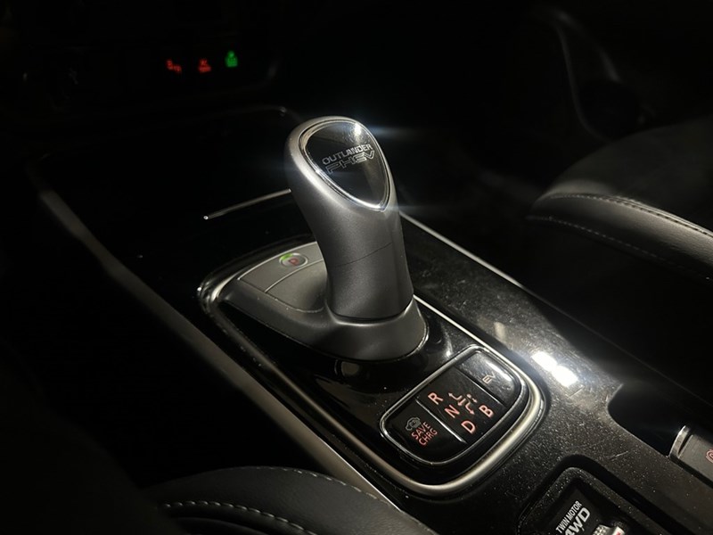 2022 Mitsubishi Outlander Plug-In Hybrid SE S-AWC