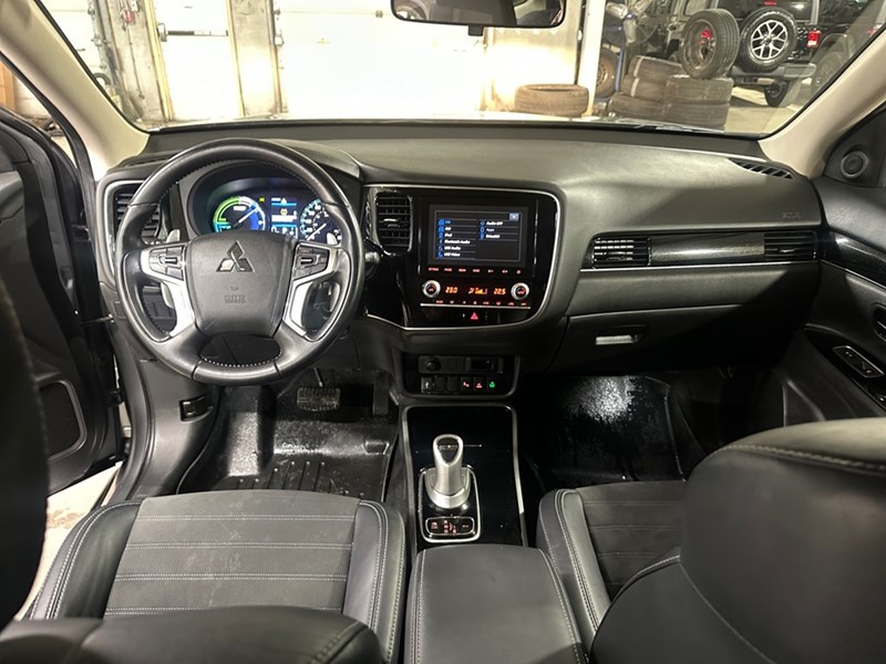 2022 Mitsubishi Outlander Plug-In Hybrid SE S-AWC