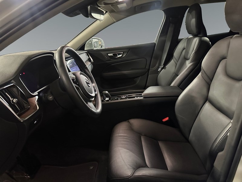 2023 Volvo V60 Cross Country B5 AWD Core