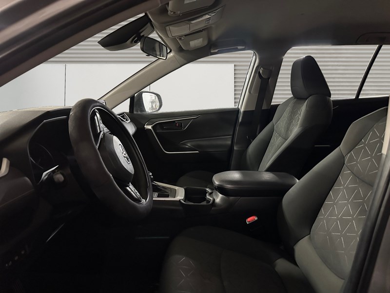 2021 Toyota RAV4 LE AWD