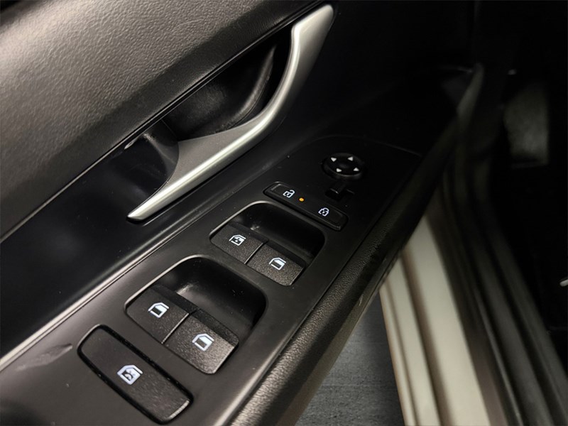 2025 Hyundai Elantra Preferred IVT