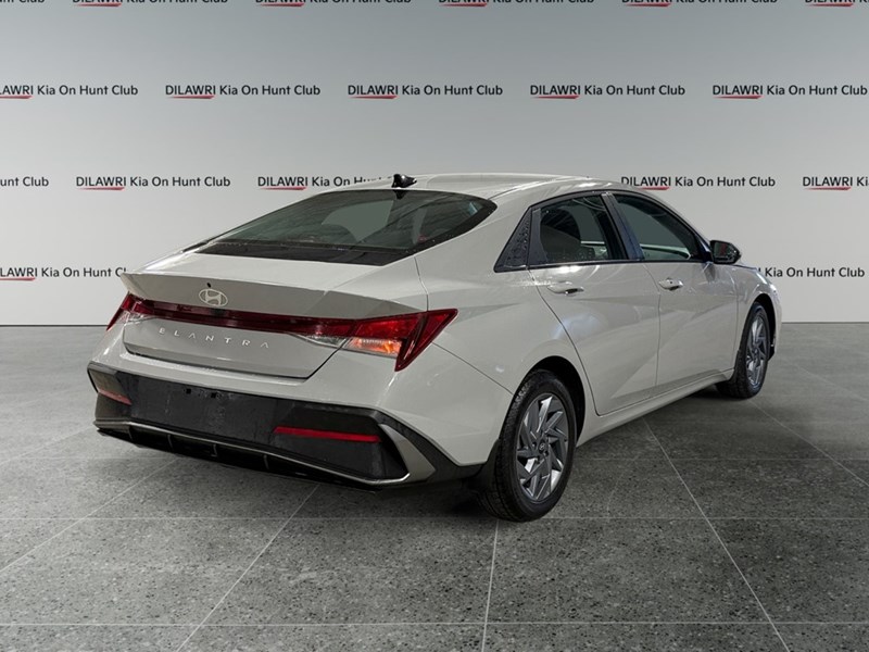 2025 Hyundai Elantra Preferred IVT