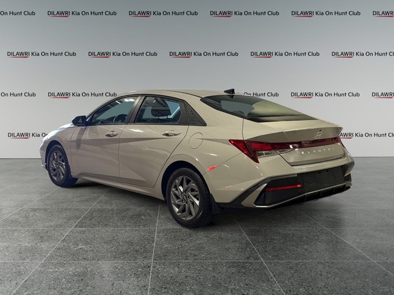 2025 Hyundai Elantra Preferred IVT