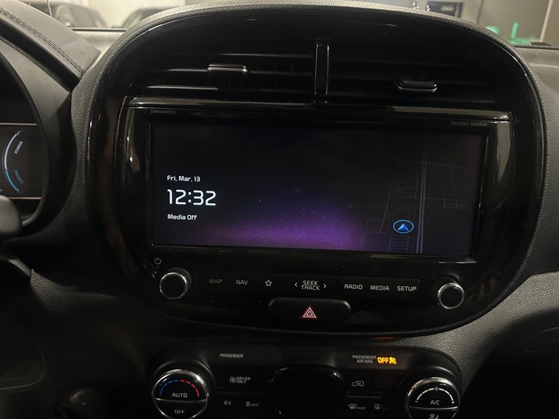 2022 Kia Soul EV EV Limited Auto