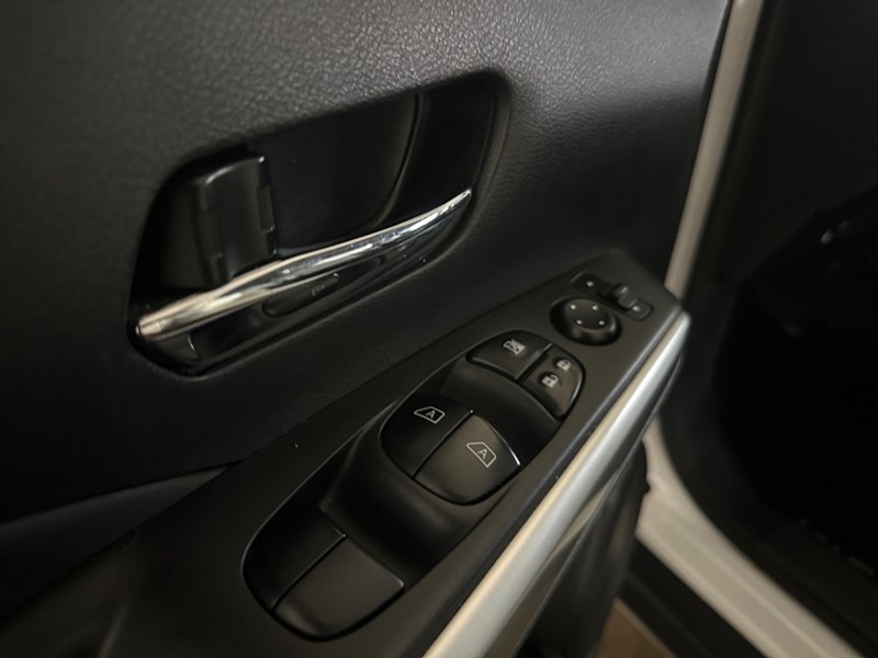 2019 Nissan Kicks SR FWD