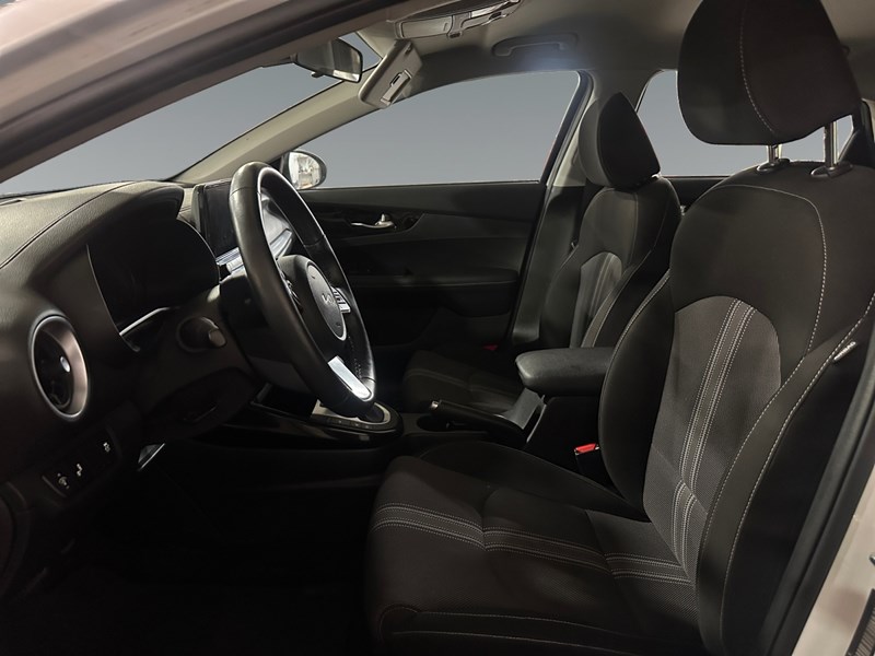 2023 Kia Forte EX IVT